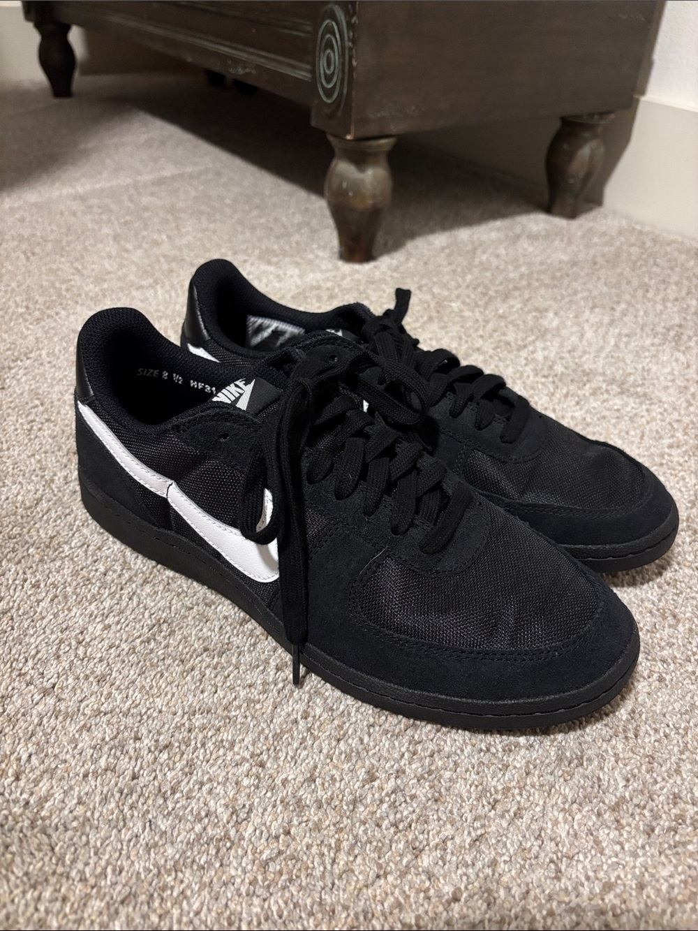 Men’s black Nikes, size 8.5